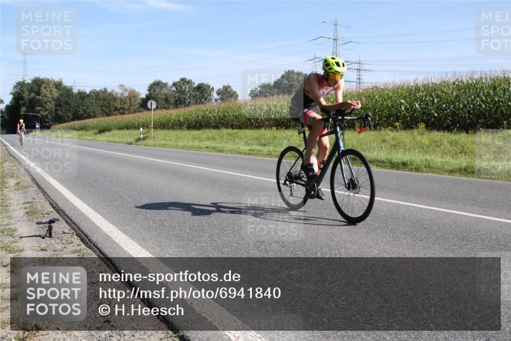 01.09.2024 - 17. Tribühne Triathlon H.Heesch http://msf.ph/oto/6941840 01.09.2024 10:43:26 Radfahren 207, 272, 277, 296 meine-sportfotos.de