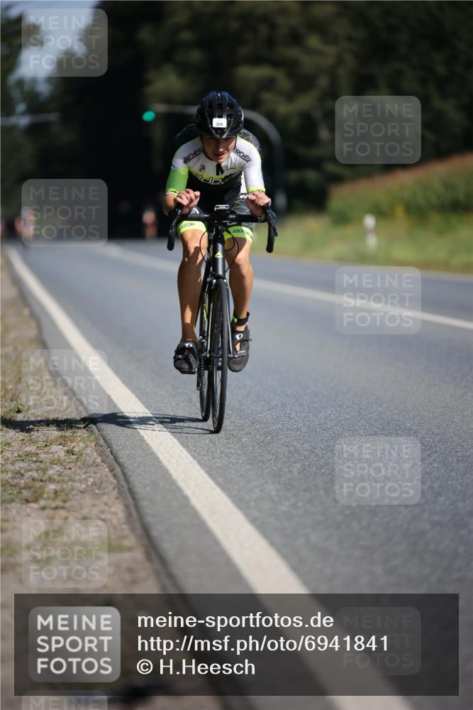 01.09.2024 - 17. Tribühne Triathlon H.Heesch http://msf.ph/oto/6941841 01.09.2024 11:16:31 Radfahren 309, 329, 357, 438 meine-sportfotos.de