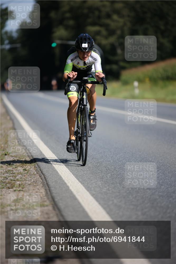 01.09.2024 - 17. Tribühne Triathlon H.Heesch http://msf.ph/oto/6941844 01.09.2024 11:16:31 Radfahren 309, 329, 357, 438 meine-sportfotos.de