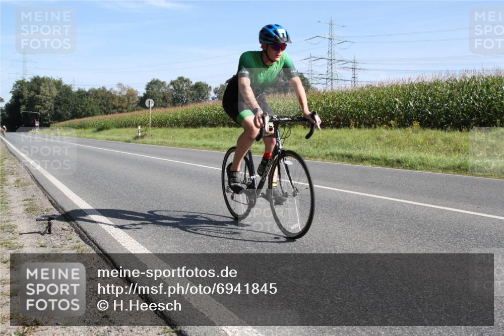 01.09.2024 - 17. Tribühne Triathlon H.Heesch http://msf.ph/oto/6941845 01.09.2024 10:43:54 Radfahren 270 meine-sportfotos.de