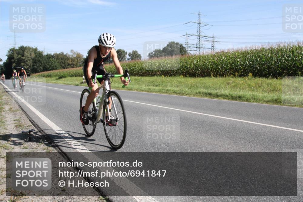 01.09.2024 - 17. Tribühne Triathlon H.Heesch http://msf.ph/oto/6941847 01.09.2024 10:44:02 Radfahren 186, 292, 293, 302 meine-sportfotos.de