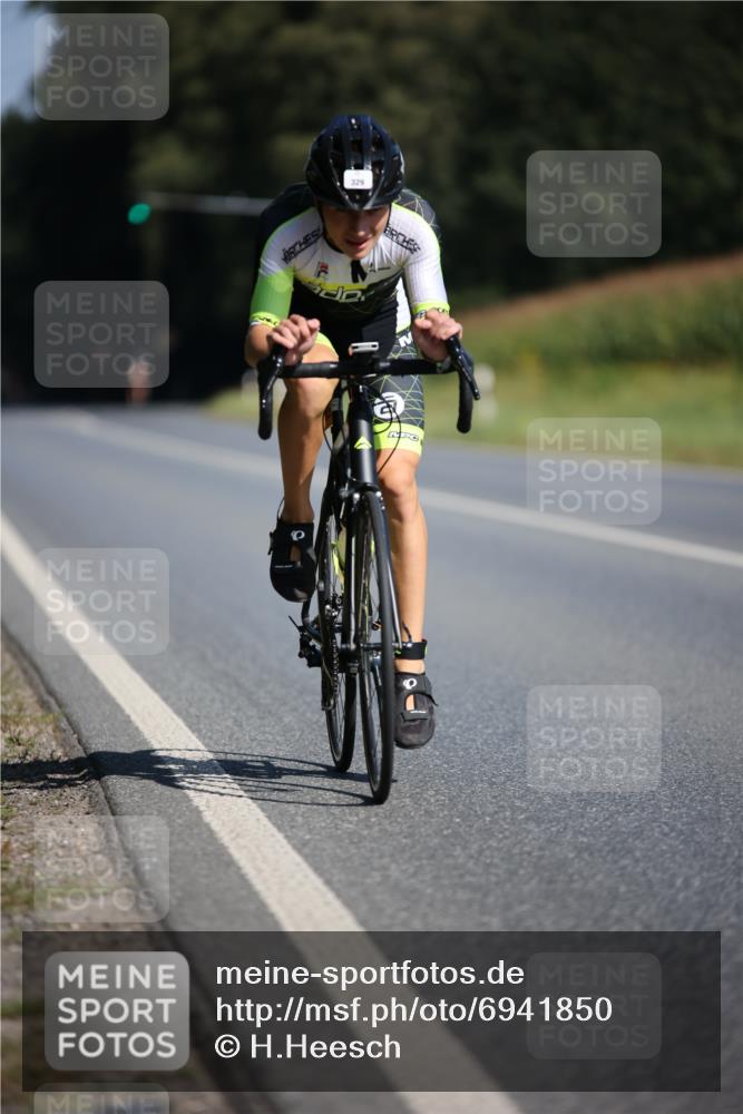 01.09.2024 - 17. Tribühne Triathlon H.Heesch http://msf.ph/oto/6941850 01.09.2024 11:16:32 Radfahren 329, 357, 438 meine-sportfotos.de
