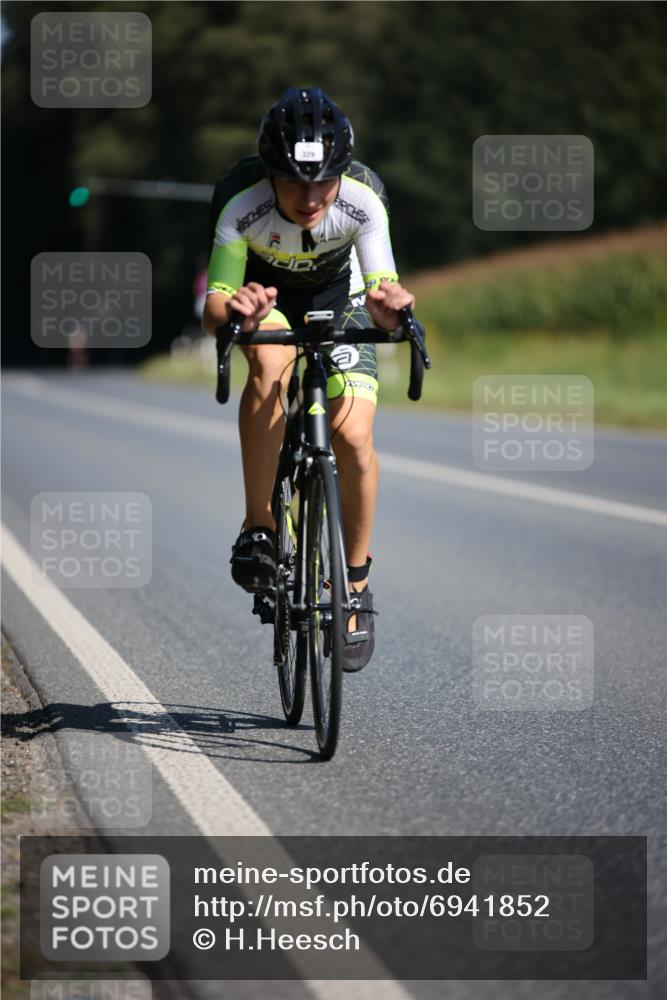 01.09.2024 - 17. Tribühne Triathlon H.Heesch http://msf.ph/oto/6941852 01.09.2024 11:16:32 Radfahren 329, 357, 438 meine-sportfotos.de