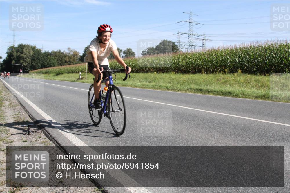01.09.2024 - 17. Tribühne Triathlon H.Heesch http://msf.ph/oto/6941854 01.09.2024 10:44:07 Radfahren 186, 292, 293, 302 meine-sportfotos.de