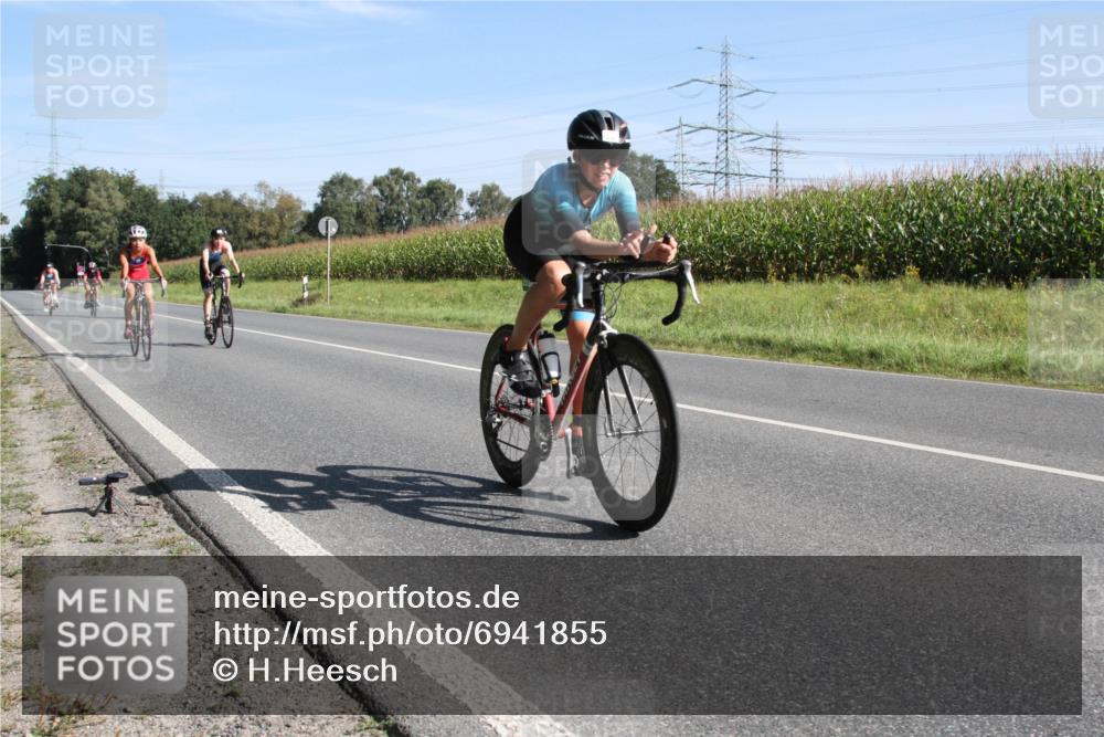 01.09.2024 - 17. Tribühne Triathlon H.Heesch http://msf.ph/oto/6941855 01.09.2024 10:44:13 Radfahren 181, 220, 222, 231, 232, 265, 278 meine-sportfotos.de