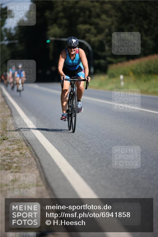 01.09.2024 - 17. Tribühne Triathlon H.Heesch http://msf.ph/oto/6941858 01.09.2024 11:16:44 Radfahren 394, 413, 417 meine-sportfotos.de