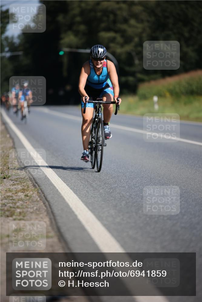 01.09.2024 - 17. Tribühne Triathlon H.Heesch http://msf.ph/oto/6941859 01.09.2024 11:16:44 Radfahren 394, 413, 417 meine-sportfotos.de