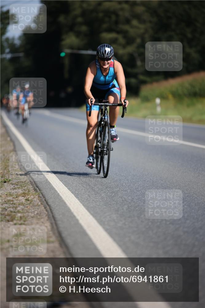 01.09.2024 - 17. Tribühne Triathlon H.Heesch http://msf.ph/oto/6941861 01.09.2024 11:16:44 Radfahren 394, 413, 417 meine-sportfotos.de