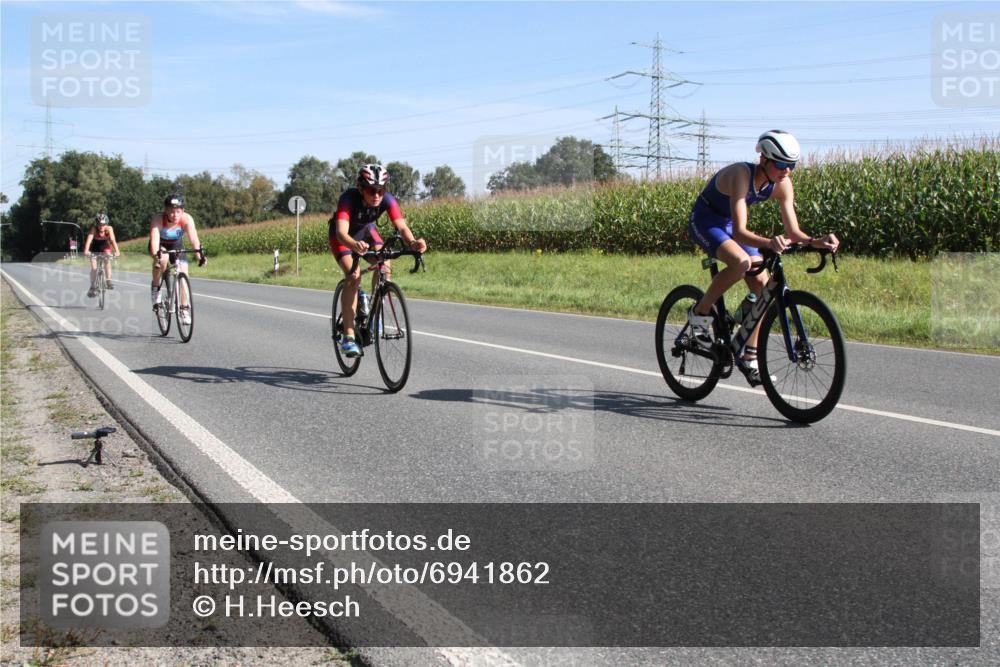 01.09.2024 - 17. Tribühne Triathlon H.Heesch http://msf.ph/oto/6941862 01.09.2024 10:44:16 Radfahren 181, 220, 222, 231, 232, 265, 278 meine-sportfotos.de