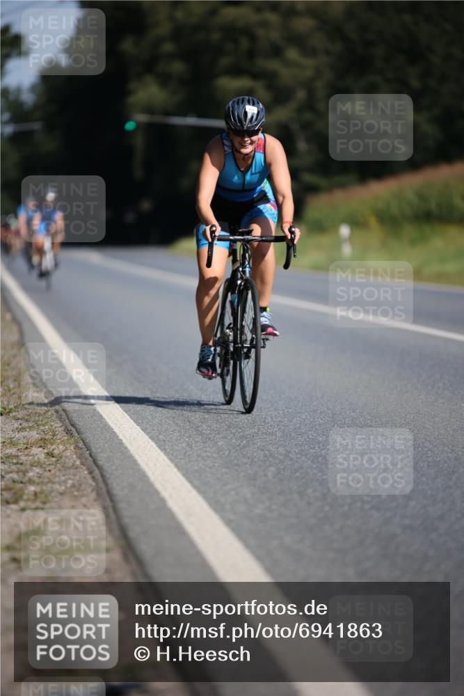01.09.2024 - 17. Tribühne Triathlon H.Heesch http://msf.ph/oto/6941863 01.09.2024 11:16:44 Radfahren 394, 413, 417 meine-sportfotos.de