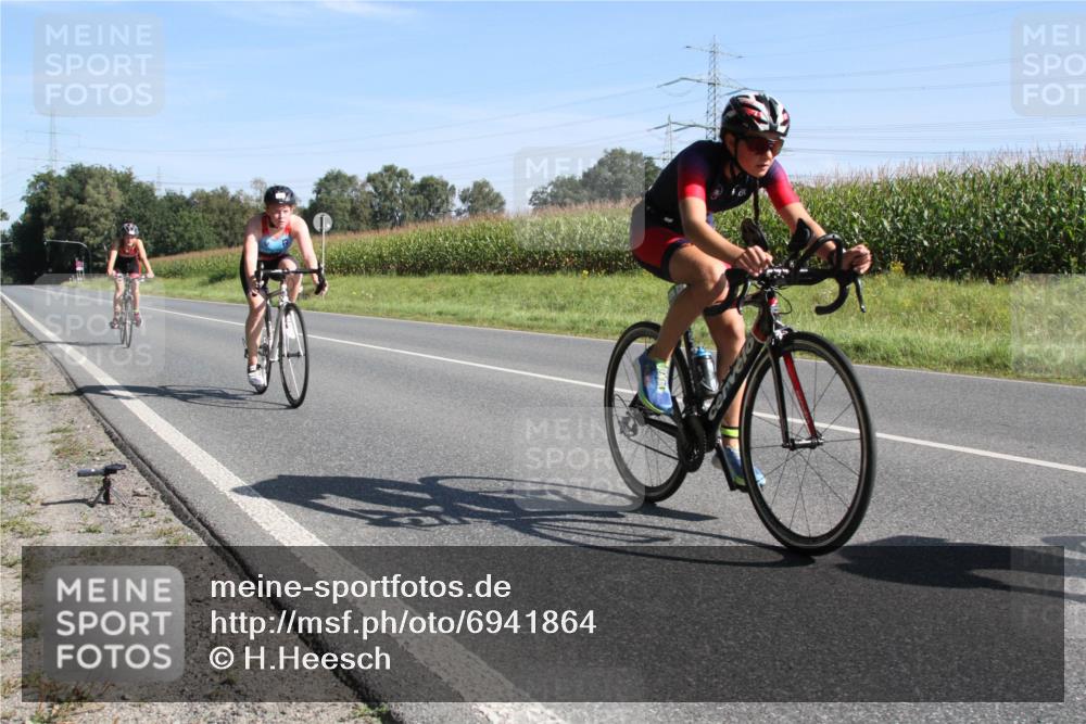 01.09.2024 - 17. Tribühne Triathlon H.Heesch http://msf.ph/oto/6941864 01.09.2024 10:44:16 Radfahren 181, 220, 222, 231, 232, 265, 278 meine-sportfotos.de