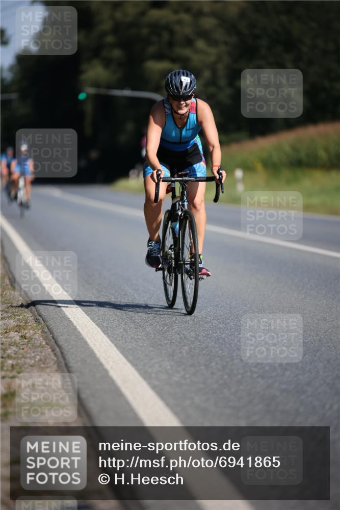 01.09.2024 - 17. Tribühne Triathlon H.Heesch http://msf.ph/oto/6941865 01.09.2024 11:16:44 Radfahren 394, 413, 417 meine-sportfotos.de