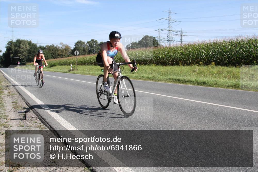 01.09.2024 - 17. Tribühne Triathlon H.Heesch http://msf.ph/oto/6941866 01.09.2024 10:44:17 Radfahren 181, 220, 222, 231, 232, 265, 278 meine-sportfotos.de