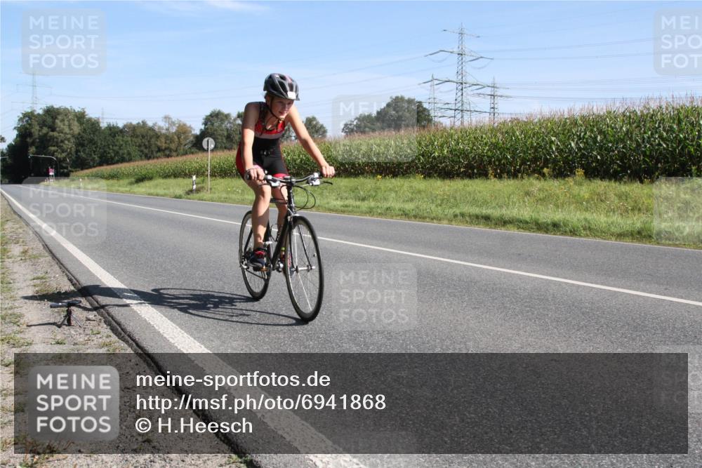 01.09.2024 - 17. Tribühne Triathlon H.Heesch http://msf.ph/oto/6941868 01.09.2024 10:44:17 Radfahren 181, 220, 222, 231, 232, 265, 278 meine-sportfotos.de