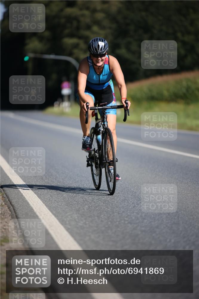 01.09.2024 - 17. Tribühne Triathlon H.Heesch http://msf.ph/oto/6941869 01.09.2024 11:16:44 Radfahren 394, 413, 417 meine-sportfotos.de