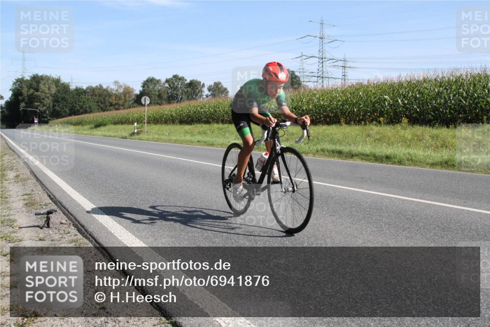 01.09.2024 - 17. Tribühne Triathlon H.Heesch http://msf.ph/oto/6941876 01.09.2024 10:45:11 Radfahren 228 meine-sportfotos.de