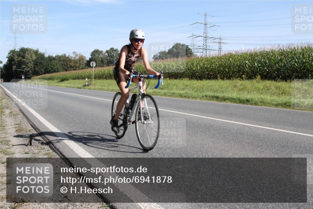 01.09.2024 - 17. Tribühne Triathlon H.Heesch http://msf.ph/oto/6941878 01.09.2024 10:45:40 Radfahren 198 meine-sportfotos.de