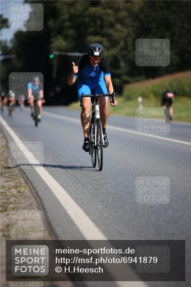 01.09.2024 - 17. Tribühne Triathlon H.Heesch http://msf.ph/oto/6941879 01.09.2024 11:16:48 Radfahren 308, 394, 417 meine-sportfotos.de