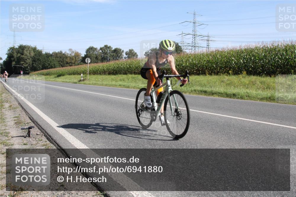 01.09.2024 - 17. Tribühne Triathlon H.Heesch http://msf.ph/oto/6941880 01.09.2024 10:45:51 Radfahren 259, 288 meine-sportfotos.de