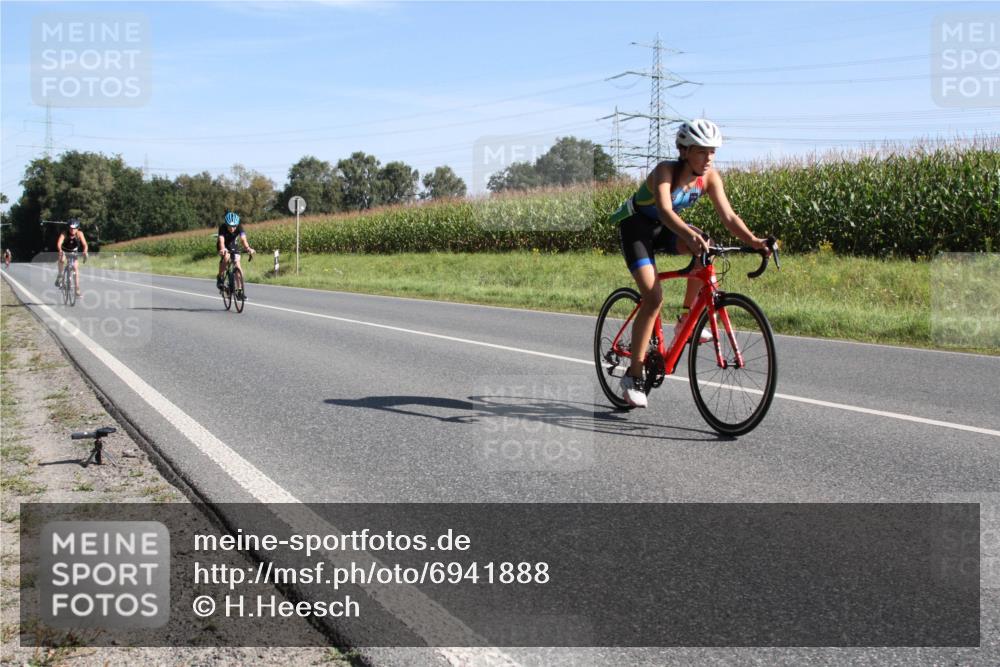 01.09.2024 - 17. Tribühne Triathlon H.Heesch http://msf.ph/oto/6941888 01.09.2024 10:46:08 Radfahren 200, 206, 213, 299 meine-sportfotos.de