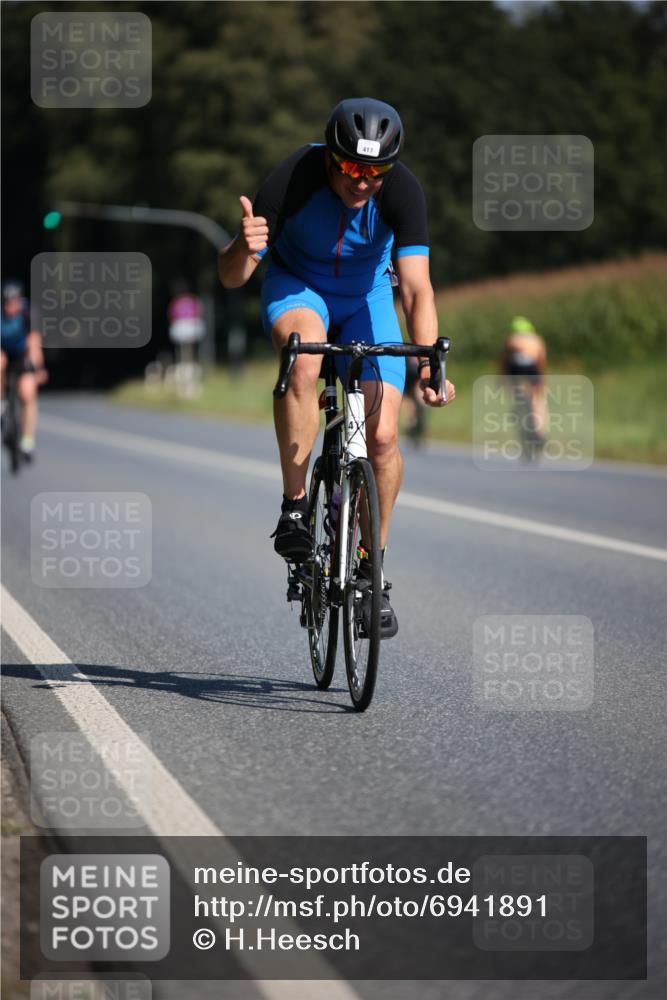 01.09.2024 - 17. Tribühne Triathlon H.Heesch http://msf.ph/oto/6941891 01.09.2024 11:16:49 Radfahren 308, 394, 417, 428 meine-sportfotos.de