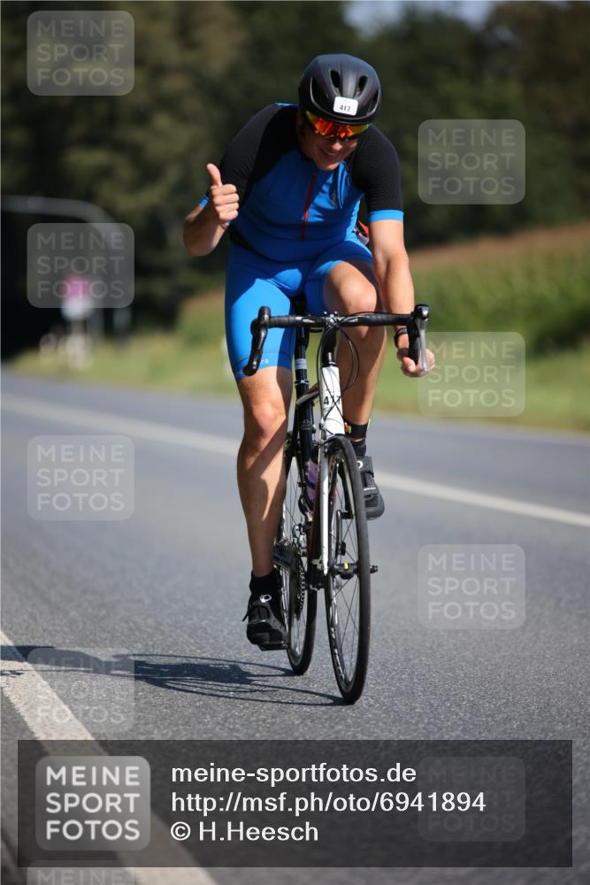 01.09.2024 - 17. Tribühne Triathlon H.Heesch http://msf.ph/oto/6941894 01.09.2024 11:16:49 Radfahren 308, 394, 417, 428 meine-sportfotos.de