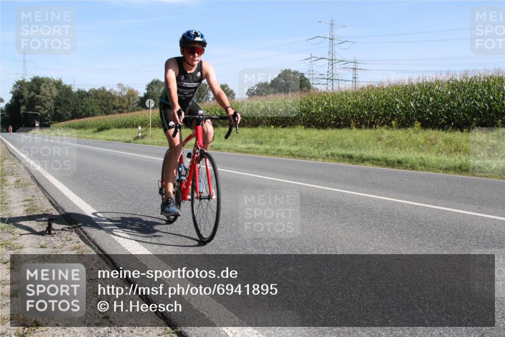 01.09.2024 - 17. Tribühne Triathlon H.Heesch http://msf.ph/oto/6941895 01.09.2024 10:46:19 Radfahren 210 meine-sportfotos.de