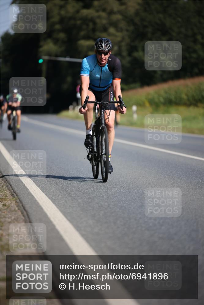 01.09.2024 - 17. Tribühne Triathlon H.Heesch http://msf.ph/oto/6941896 01.09.2024 11:16:52 Radfahren 308, 385, 394, 428 meine-sportfotos.de