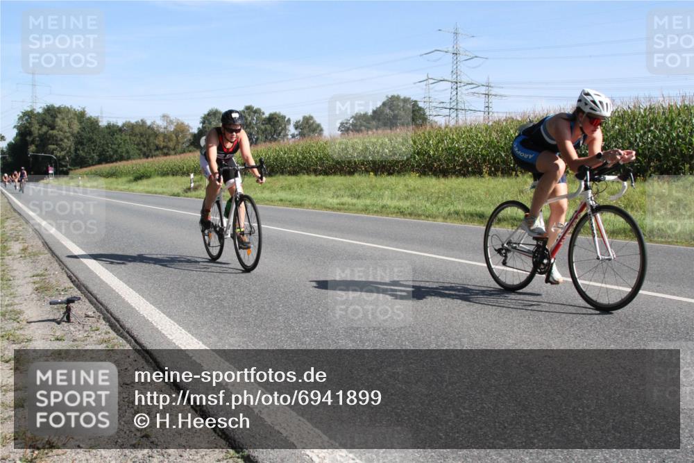 01.09.2024 - 17. Tribühne Triathlon H.Heesch http://msf.ph/oto/6941899 01.09.2024 10:46:41 Radfahren 283, 303 meine-sportfotos.de