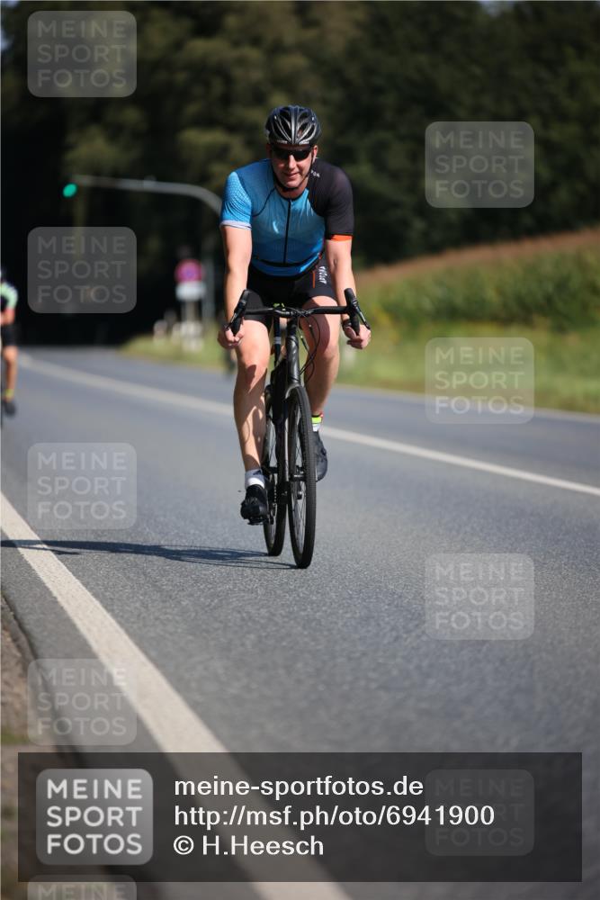 01.09.2024 - 17. Tribühne Triathlon H.Heesch http://msf.ph/oto/6941900 01.09.2024 11:16:52 Radfahren 308, 385, 394, 428 meine-sportfotos.de
