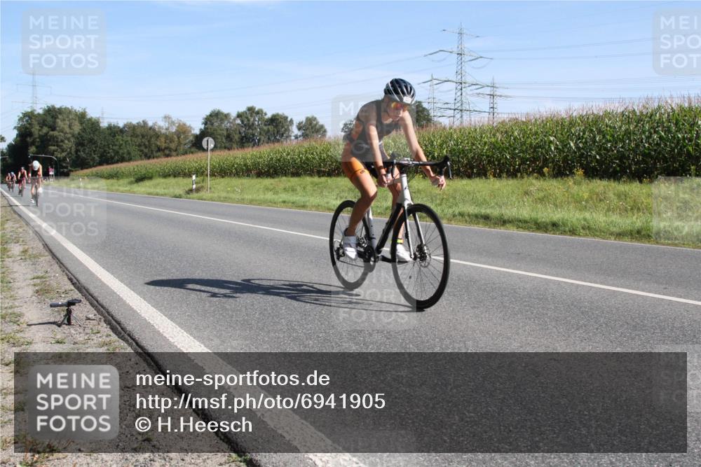 01.09.2024 - 17. Tribühne Triathlon H.Heesch http://msf.ph/oto/6941905 01.09.2024 10:46:48 Radfahren 252, 263, 280 meine-sportfotos.de