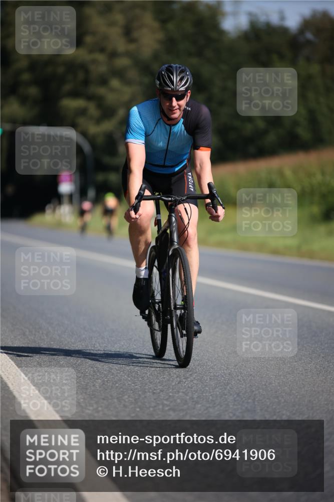 01.09.2024 - 17. Tribühne Triathlon H.Heesch http://msf.ph/oto/6941906 01.09.2024 11:16:52 Radfahren 308, 385, 394, 428 meine-sportfotos.de