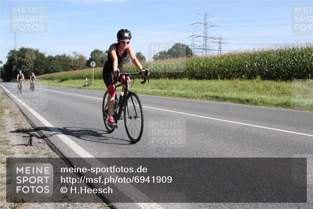 01.09.2024 - 17. Tribühne Triathlon H.Heesch http://msf.ph/oto/6941909 01.09.2024 10:46:52 Radfahren 211, 221, 229, 252, 263, 280 meine-sportfotos.de
