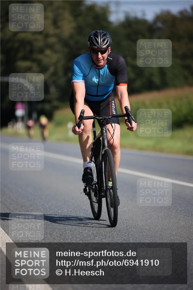 01.09.2024 - 17. Tribühne Triathlon H.Heesch http://msf.ph/oto/6941910 01.09.2024 11:16:53 Radfahren 308, 385, 394, 428, 446 meine-sportfotos.de