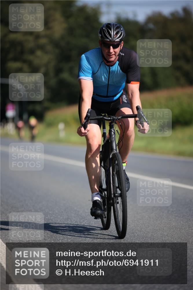 01.09.2024 - 17. Tribühne Triathlon H.Heesch http://msf.ph/oto/6941911 01.09.2024 11:16:53 Radfahren 308, 385, 394, 428, 446 meine-sportfotos.de