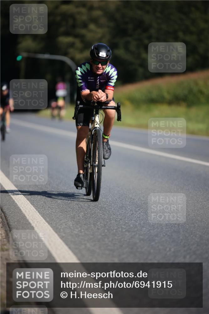 01.09.2024 - 17. Tribühne Triathlon H.Heesch http://msf.ph/oto/6941915 01.09.2024 11:16:55 Radfahren 308, 385, 394, 428, 430, 446 meine-sportfotos.de