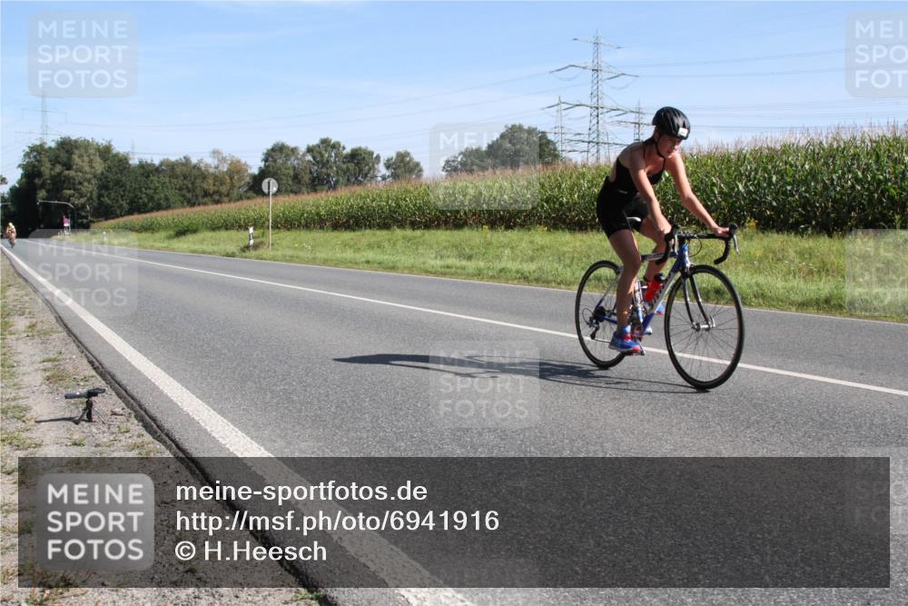 01.09.2024 - 17. Tribühne Triathlon H.Heesch http://msf.ph/oto/6941916 01.09.2024 10:46:59 Radfahren 211, 221, 229, 242 meine-sportfotos.de