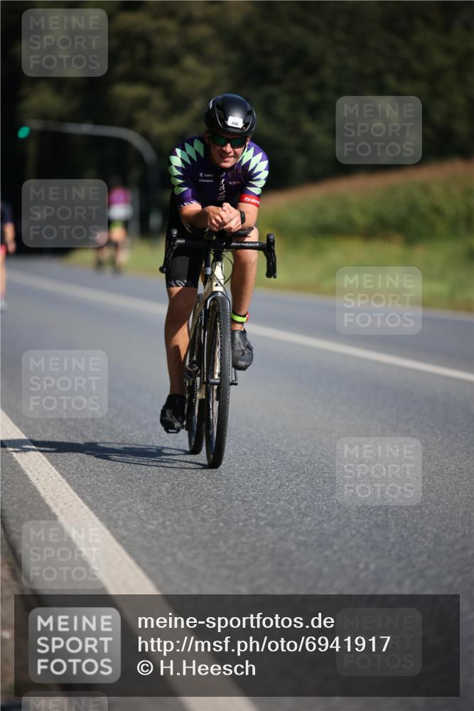 01.09.2024 - 17. Tribühne Triathlon H.Heesch http://msf.ph/oto/6941917 01.09.2024 11:16:55 Radfahren 308, 385, 394, 428, 430, 446 meine-sportfotos.de
