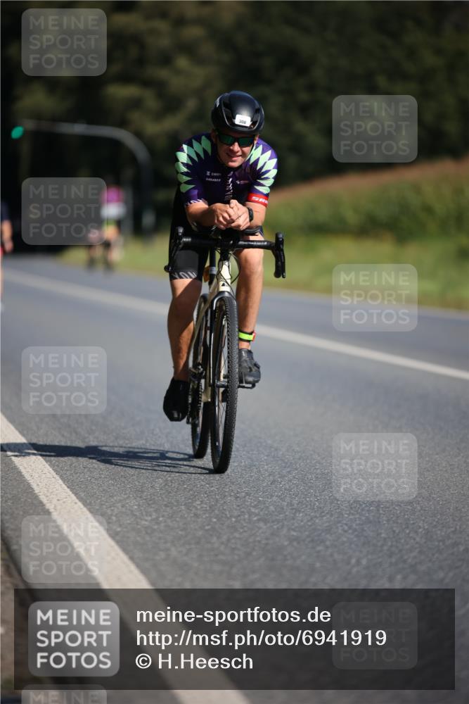 01.09.2024 - 17. Tribühne Triathlon H.Heesch http://msf.ph/oto/6941919 01.09.2024 11:16:55 Radfahren 308, 385, 394, 428, 430, 446 meine-sportfotos.de