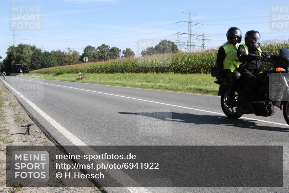 01.09.2024 - 17. Tribühne Triathlon H.Heesch http://msf.ph/oto/6941922 01.09.2024 10:47:17 Radfahren  meine-sportfotos.de