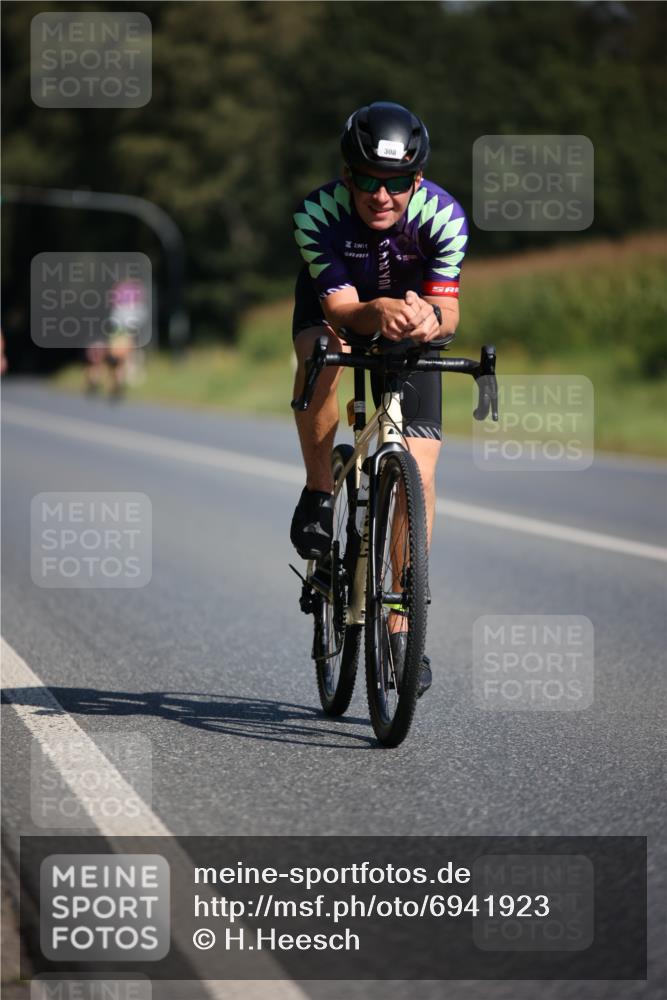 01.09.2024 - 17. Tribühne Triathlon H.Heesch http://msf.ph/oto/6941923 01.09.2024 11:16:55 Radfahren 308, 385, 394, 428, 430, 446 meine-sportfotos.de