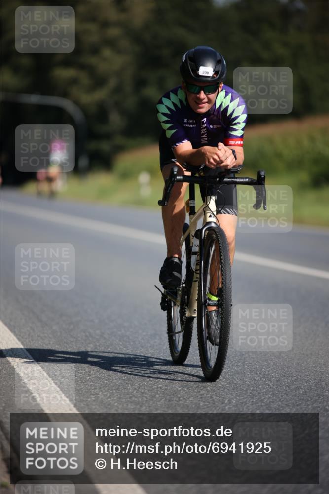01.09.2024 - 17. Tribühne Triathlon H.Heesch http://msf.ph/oto/6941925 01.09.2024 11:16:55 Radfahren 308, 385, 394, 428, 430, 446 meine-sportfotos.de
