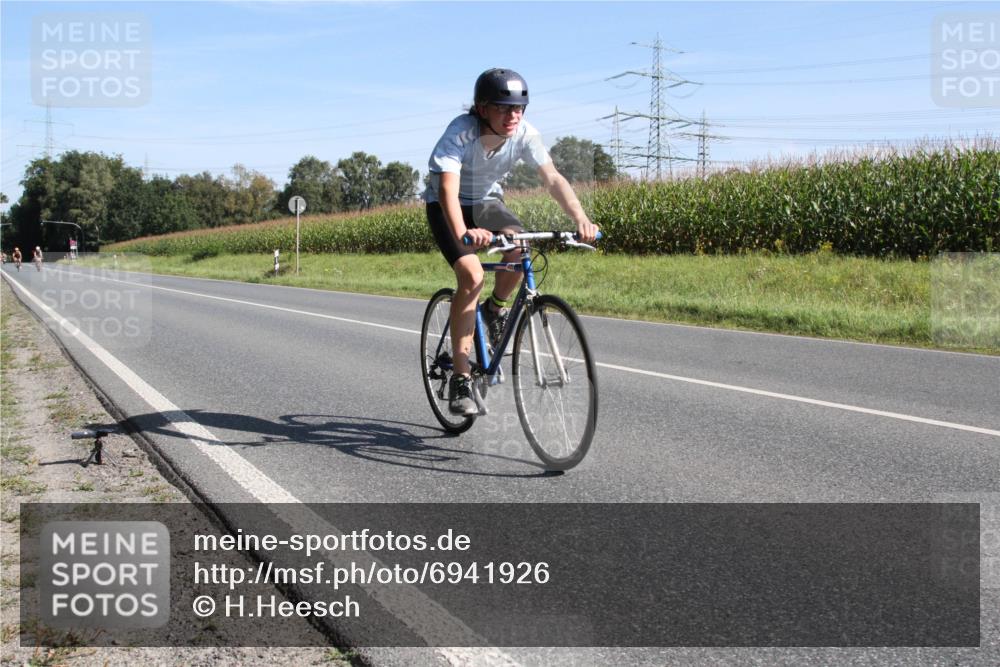 01.09.2024 - 17. Tribühne Triathlon H.Heesch http://msf.ph/oto/6941926 01.09.2024 10:47:34 Radfahren 305 meine-sportfotos.de