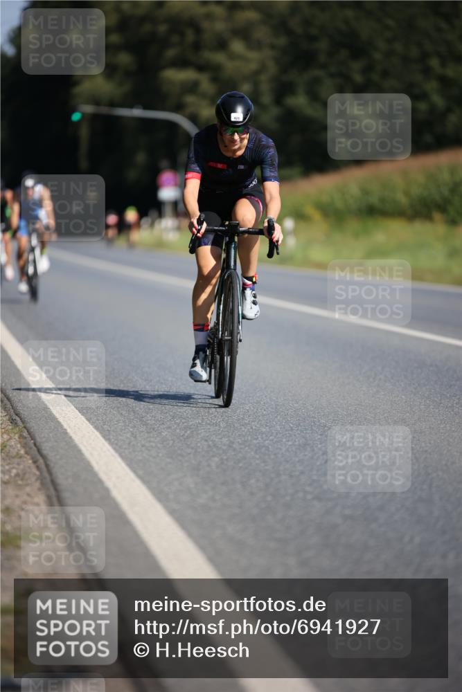 01.09.2024 - 17. Tribühne Triathlon H.Heesch http://msf.ph/oto/6941927 01.09.2024 11:16:58 Radfahren 308, 385, 428, 430, 446 meine-sportfotos.de