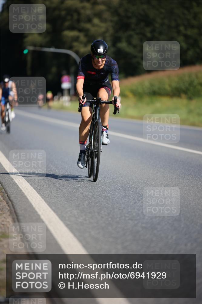 01.09.2024 - 17. Tribühne Triathlon H.Heesch http://msf.ph/oto/6941929 01.09.2024 11:16:58 Radfahren 308, 385, 428, 430, 446 meine-sportfotos.de