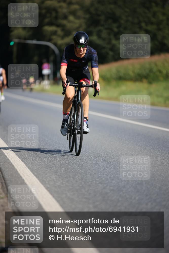 01.09.2024 - 17. Tribühne Triathlon H.Heesch http://msf.ph/oto/6941931 01.09.2024 11:16:58 Radfahren 308, 385, 428, 430, 446 meine-sportfotos.de