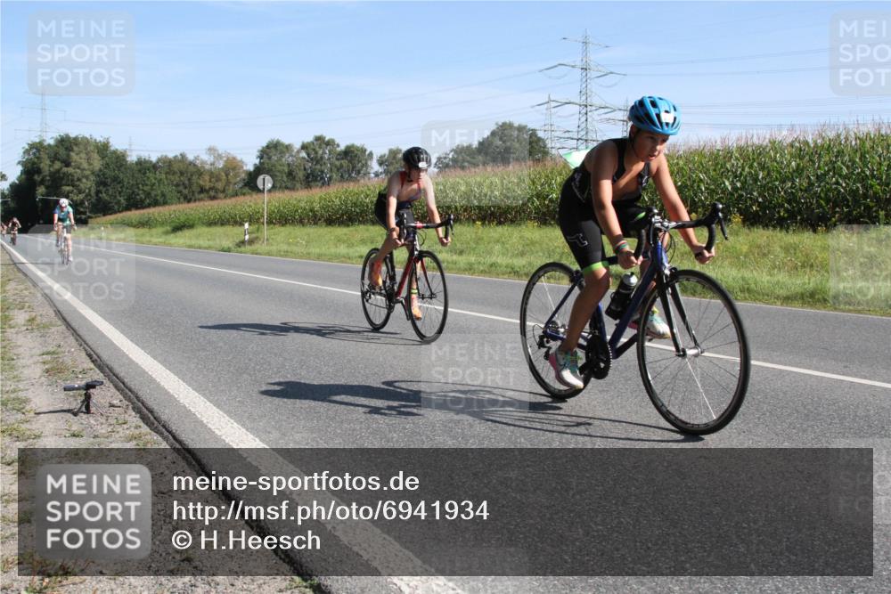 01.09.2024 - 17. Tribühne Triathlon H.Heesch http://msf.ph/oto/6941934 01.09.2024 10:47:51 Radfahren 188, 209, 212, 239, 289 meine-sportfotos.de