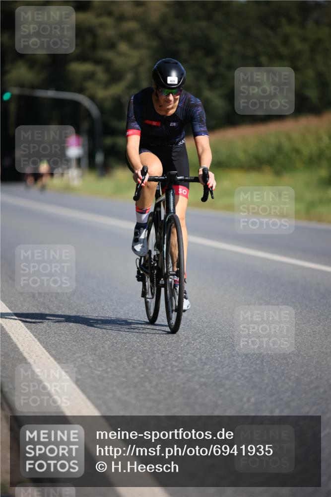 01.09.2024 - 17. Tribühne Triathlon H.Heesch http://msf.ph/oto/6941935 01.09.2024 11:16:58 Radfahren 308, 385, 428, 430, 446 meine-sportfotos.de