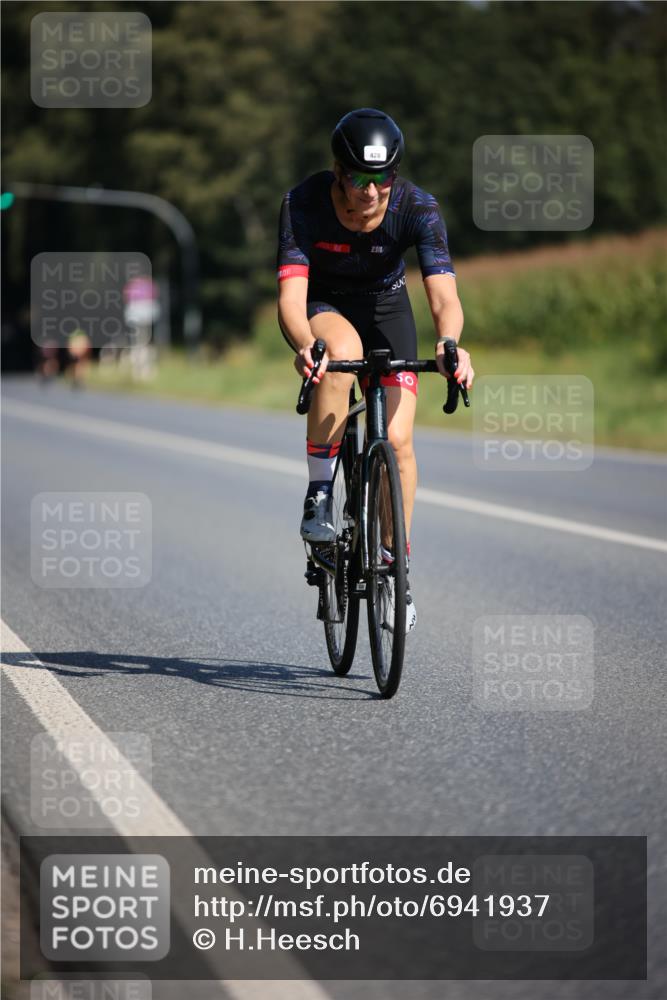 01.09.2024 - 17. Tribühne Triathlon H.Heesch http://msf.ph/oto/6941937 01.09.2024 11:16:58 Radfahren 308, 385, 428, 430, 446 meine-sportfotos.de