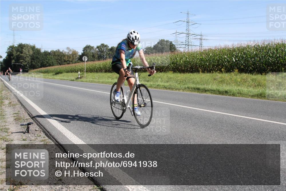 01.09.2024 - 17. Tribühne Triathlon H.Heesch http://msf.ph/oto/6941938 01.09.2024 10:47:54 Radfahren 187, 188, 209, 212, 239, 289 meine-sportfotos.de